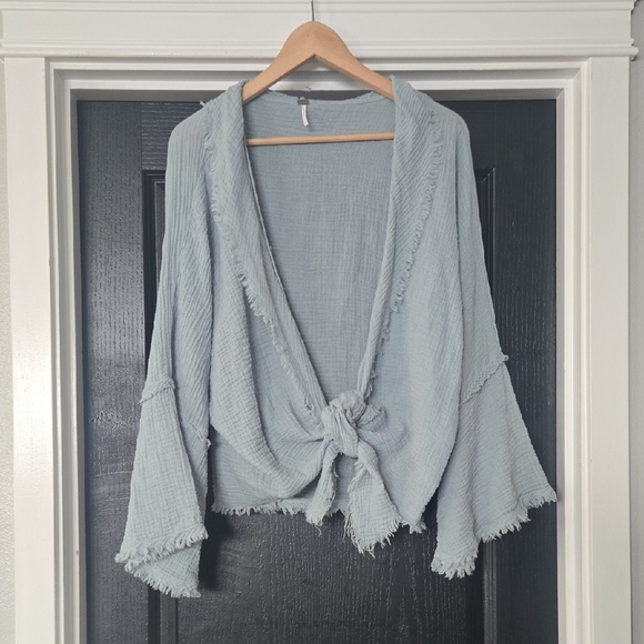 YFB Oversized Tie Front Blue Tie Front Bell Sleeve Fringed Crop Top Size Medium - Picture 1 of 9